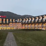 克拉尼斯卡戈拉华美达酒店及套房