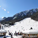 酒店 克拉尼斯卡戈拉华美达酒店及套房