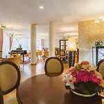 克拉尼斯卡戈拉华美达酒店及套房 4*