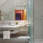 克拉尼斯卡戈拉华美达酒店及套房