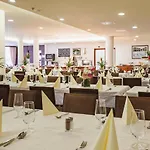 Ramada & 4*