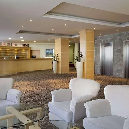 Ramada & 4*