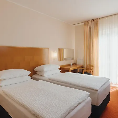 Ramada & 4*