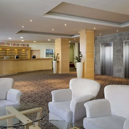 Ramada & Hotel
