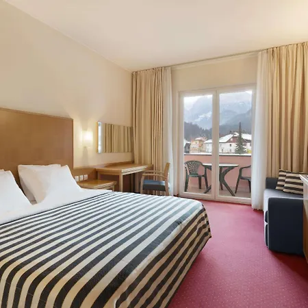Ramada & 4*