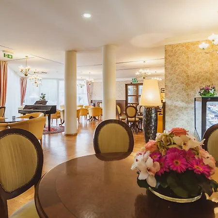Ramada & 4*