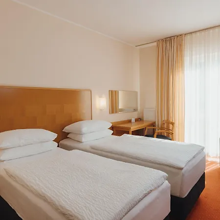 Ramada & 4*