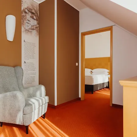 Hotel Ramada & 4*