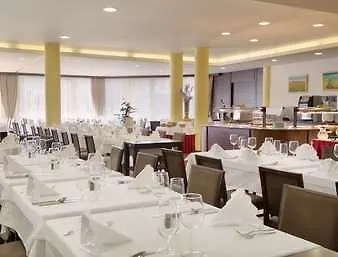 Ramada & Hotel