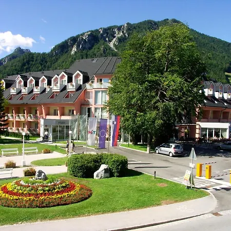 Ramada & 4*