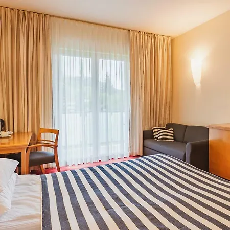 Ramada & 4*