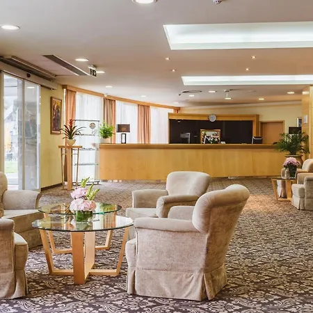 Hotel Ramada & 4*